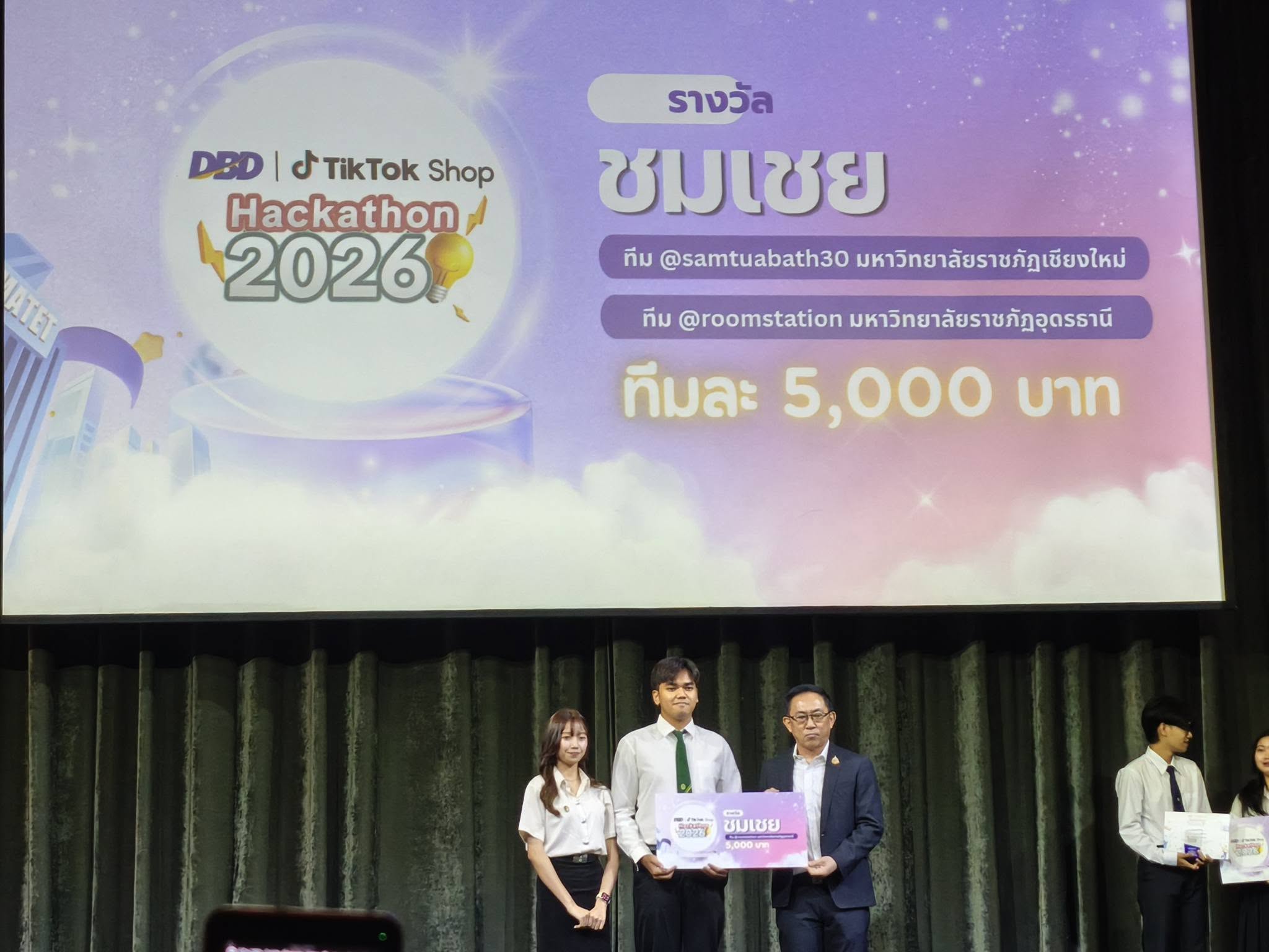 à¸™à¸±à¸à¸¨à¸¶à¸à¸©à¸²à¸ªà¸²à¸‚à¸²à¸§à¸´à¸Šà¸²à¸à¸²à¸£à¸•à¸¥à¸²à¸” à¸¡à¸£à¸ .à¸­à¸¸à¸”à¸£à¸˜à¸²à¸™à¸µ à¸„à¸§à¹‰à¸²à¸£à¸²à¸‡à¸§à¸±à¸¥à¸Šà¸¡à¹€à¸Šà¸¢ à¸ˆà¸²à¸à¹€à¸§à¸—à¸µà¸à¸²à¸£à¹à¸‚à¹ˆà¸‡à¸‚à¸±à¸™à¸£à¸°à¸”à¸±à¸šà¸›à¸£à¸°à¹€à¸—à¸¨